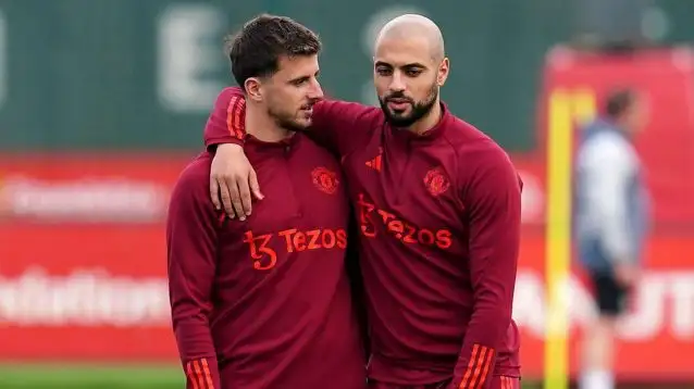 Manchester United players Mason Mount and Sofyan Amrabat